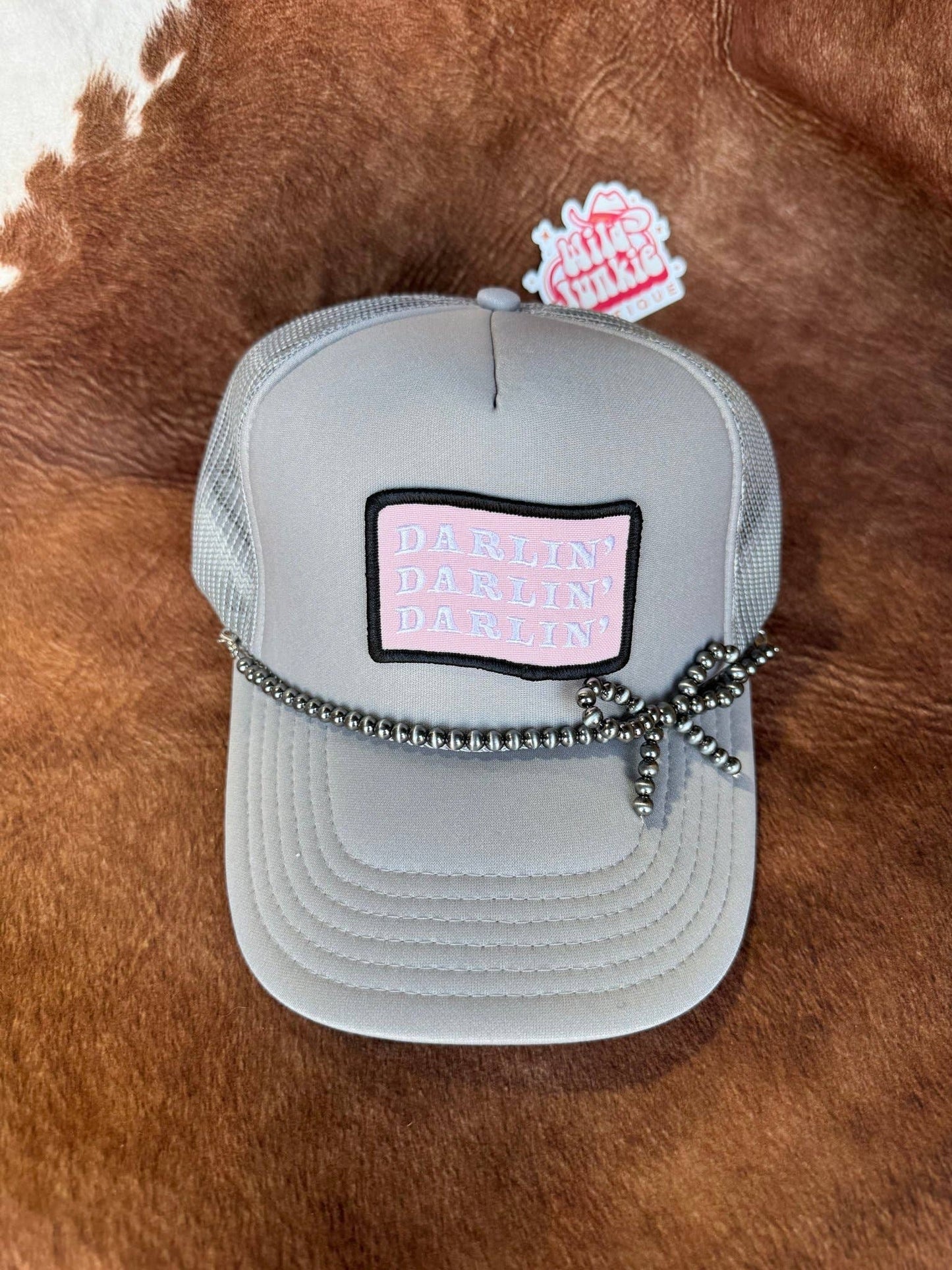 Wild Junkie - Pearl Bow Trucker Hat Chain